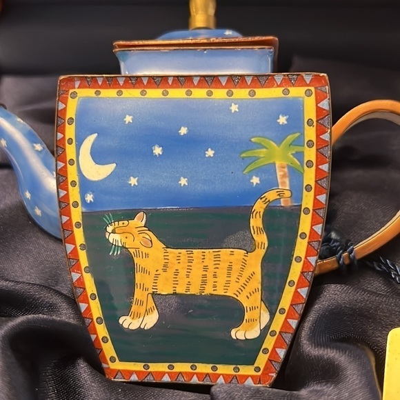 TEAPOT mini ART enamel TIGER Still of the Night Charlotte di Vita NIB - Picture 3 of 12